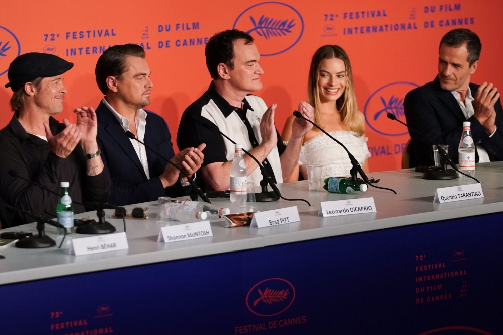 (FromL) US actor Brad Pitt, US actor Leonardo DiCaprio, US film director Quentin Tarantino, Australian actress Margot Robbie and British film producer David Heyman applaud during a press conference for the film 
