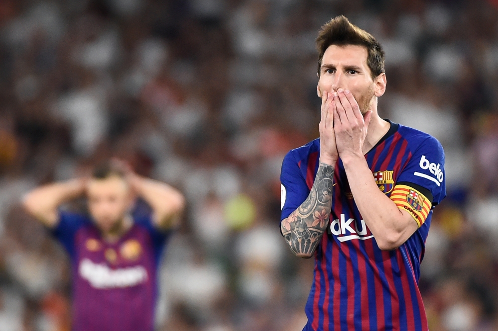  Barcelona's Argentinian forward Lionel Messi gestures after shooting a free kick during the 2019 Spanish Copa del Rey (King's Cup) final football match between Barcelona and Valencia on May 25, 2019 at the Benito Villamarin stadium in Sevilla. / AFP / JO