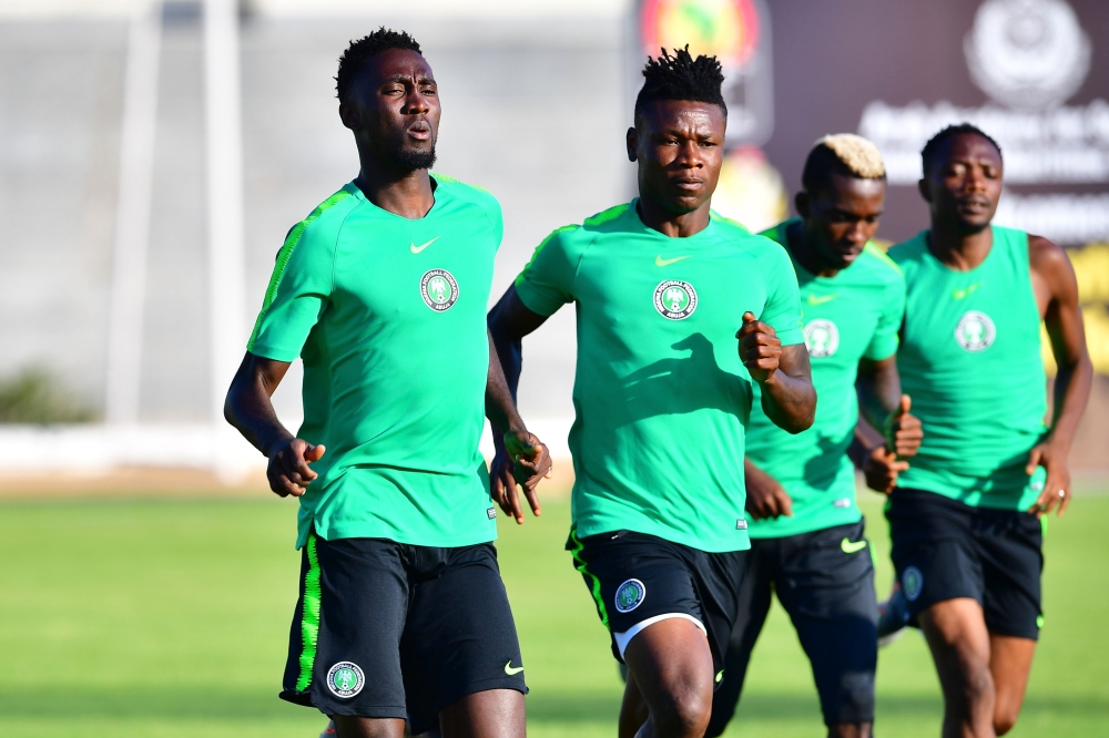 Nigeria's midfielder Wilfred Ndidi (L) and Nigeria's forward Samuel Kalu (2nd-L) attend a training session in Alexandria, northern Egypt, on June 21, 2019, on the eve of the 2019 Africa Cup of Nations (CAN) football match between Nigeria and Burundi. / AF