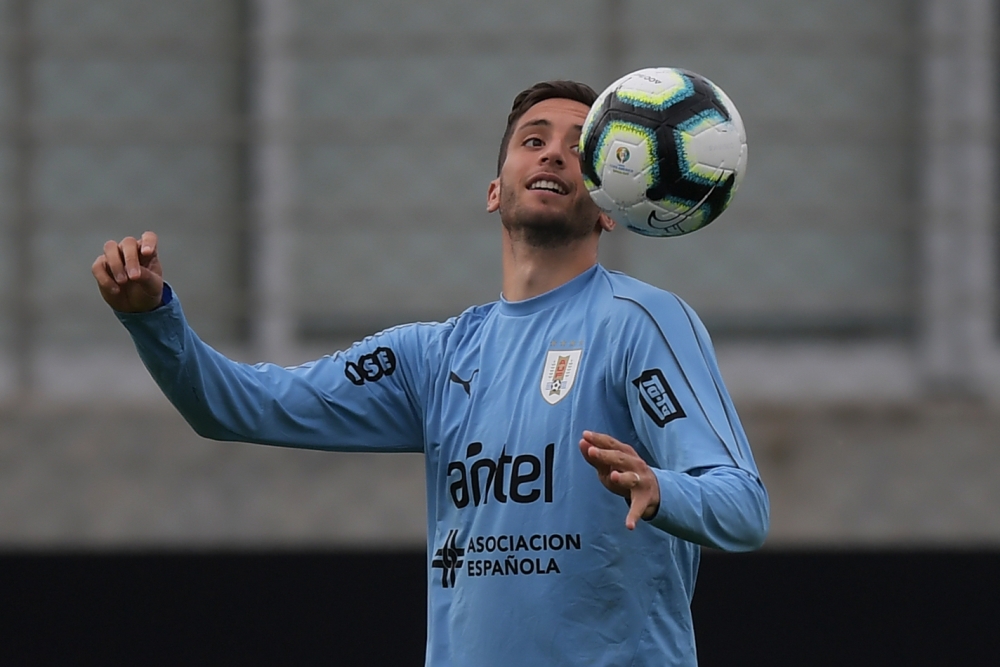 Uruguay's player Rodrigo Bentancur takes part in a training session in Porto Alegre, Brazil, on June 19, 2019, on the eve of their Copa America football match against Japan. / AFP / CARL DE SOUZA
