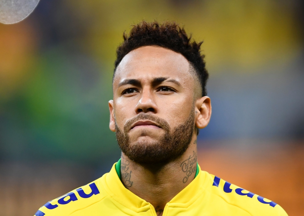 FILE PHOTO: Brazil's Neymar warms.  AFP / EVARISTO SA