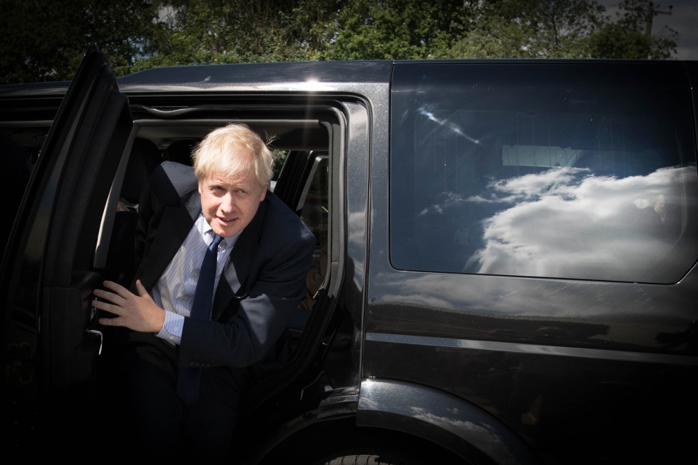 Conservative MP and leadership contender Boris Johnson meets customers at a garden centre near Sevenoaks, south east England on July 1, 2019. AFP / POOL / Stefan Rousseau