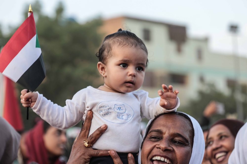 Sudanese people gather to celebrate the ongoing negotiations between Transitional Military Council and the Forces for Freedom and Change opposition alliance, in Khartoum, Sudan on July 05, 2019. (Mahmoud Hjaj - Anadolu Agency)