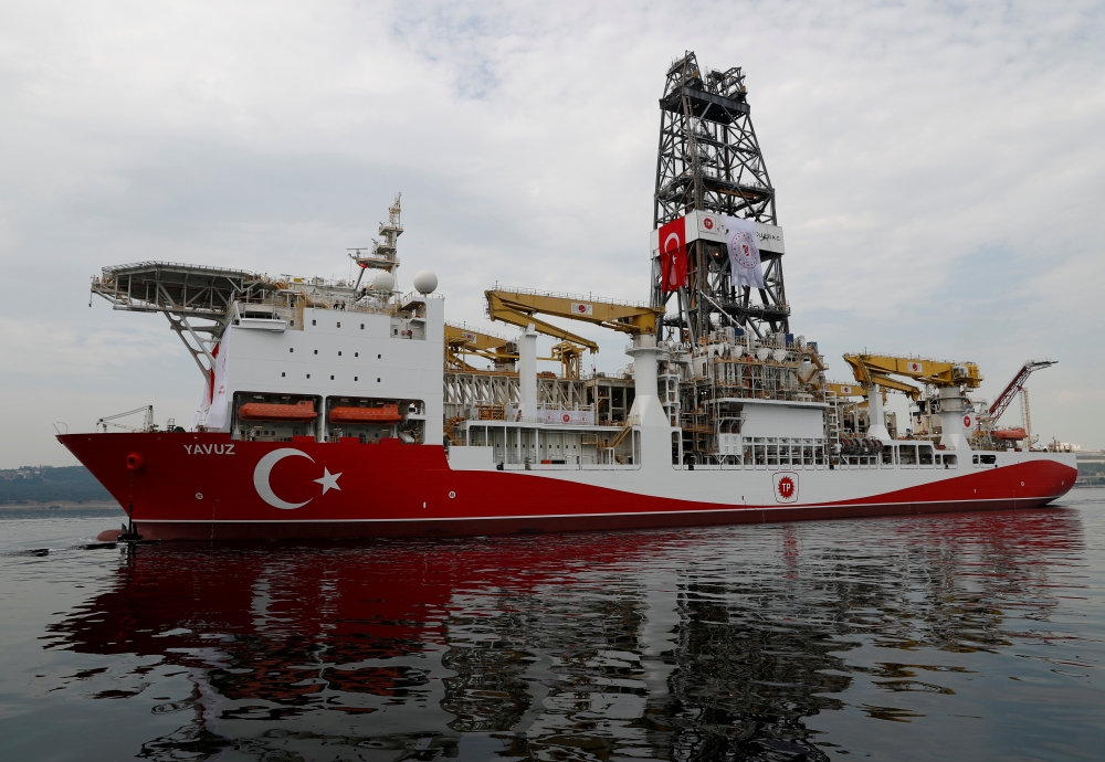 FILE PHOTO: Turkish drilling vessel Yavuz sets sail in Izmit Bay, on its way to the Mediterranean Sea, off the port of Dilovasi, Turkey, June 20, 2019. REUTERS/Murad Sezer/File Photo