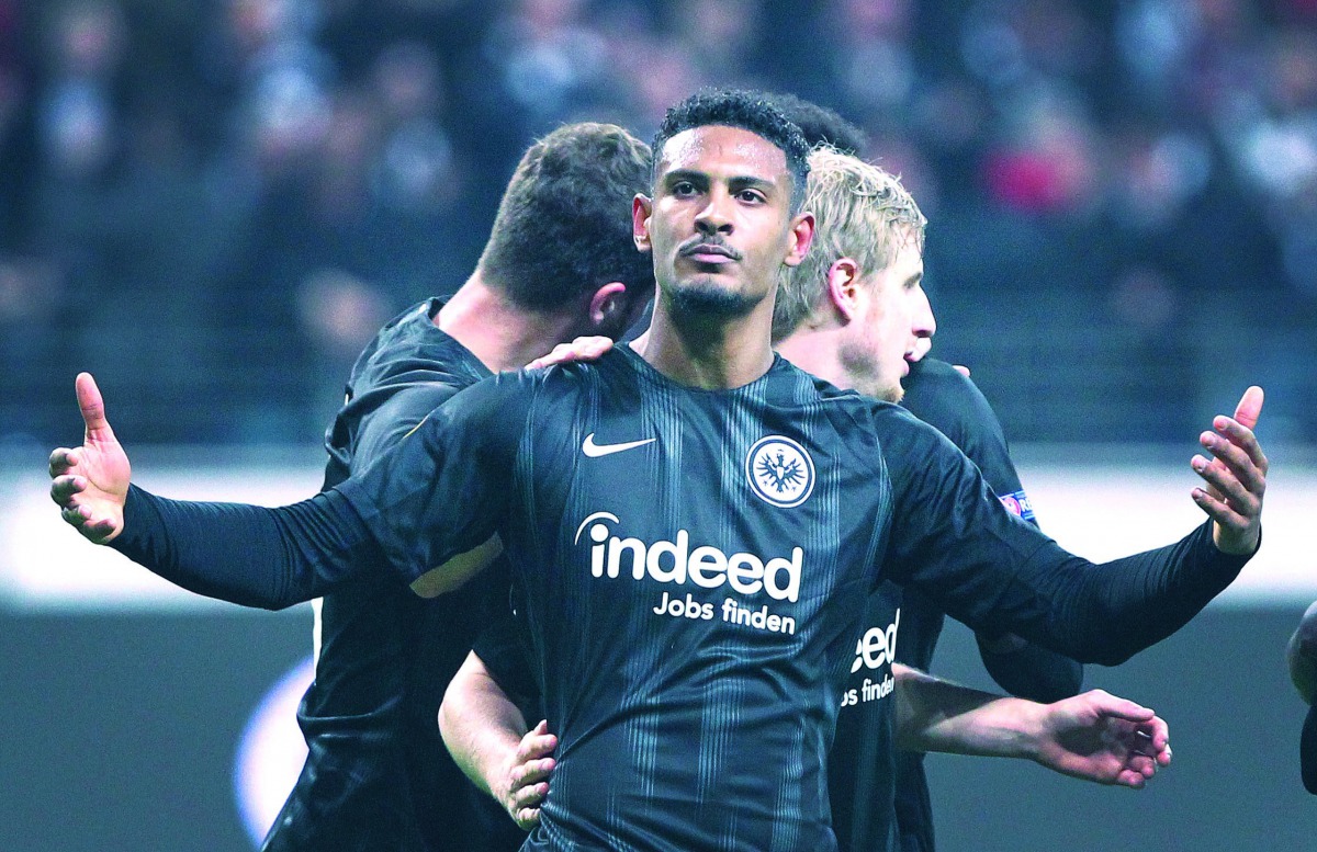 Frankfurt's French forward Sebastien Haller celebrates with teammates after scoring during the UEFA Europa League round of 32 second-leg football match between Eintracht Frankfurt and FC Shakhtar Donetsk in Frankfurt, Germany on February 21, 2019. AFP / D