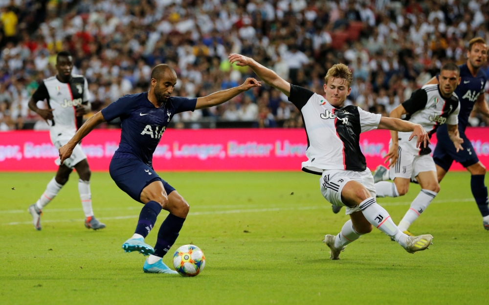 Tottenham's Lucas Moura in action with Juventus' Matthijs de Ligt. (REUTERS/Feline Lim)