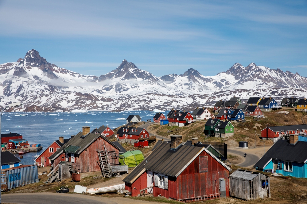 Snow covered mountains rise above the harbour and town of Tasiilaq, Greenland, June 15, 2018. (REUTERS/Lucas Jackson/File Photo)