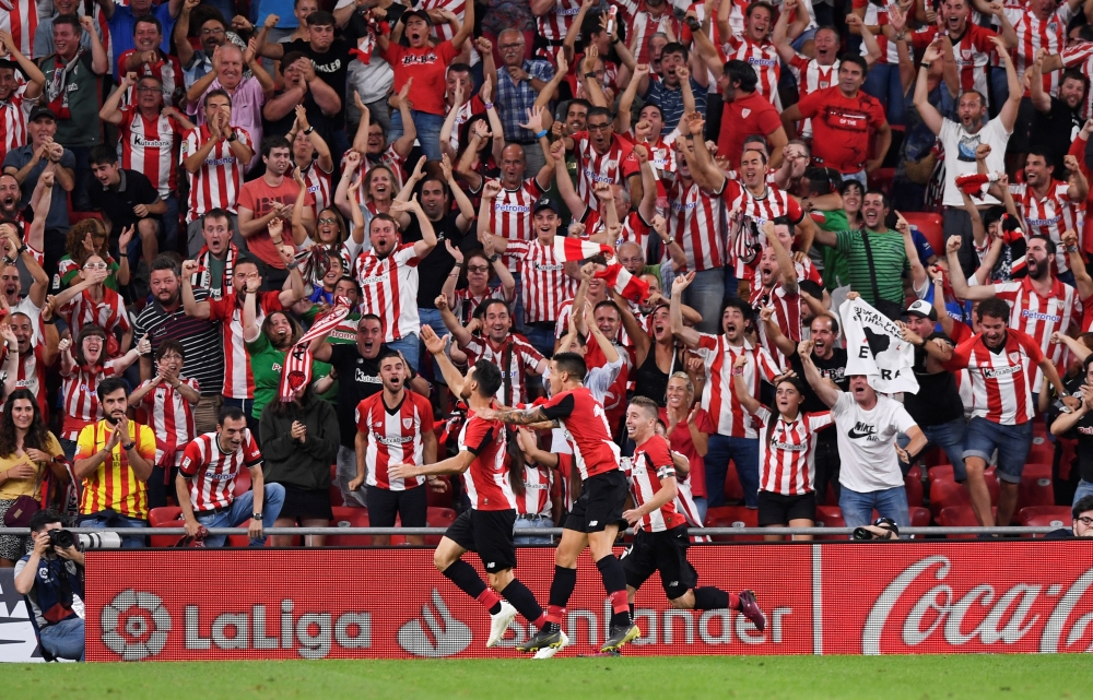Athletic Bilbao's Aritz Aduriz celebrates scoring their first goal with teammates REUTERS/Vincent West