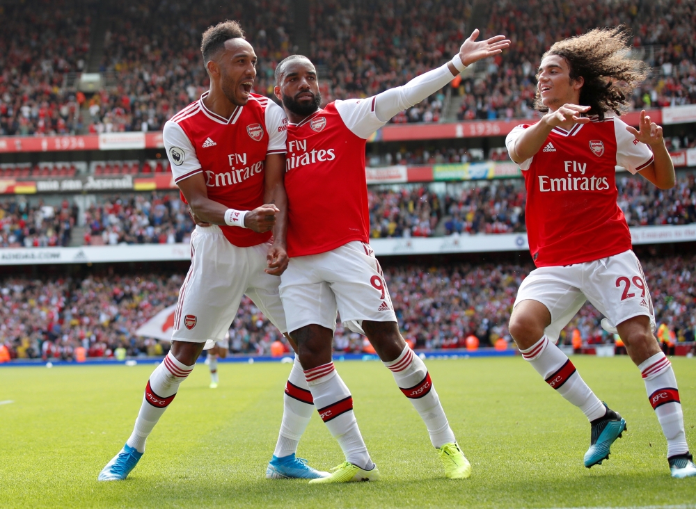 Arsenal's Pierre-Emerick Aubameyang celebrates scoring their second goal with teammates Alexandre Lacazette and Matteo Guendouzi. (REUTERS/David Klein)