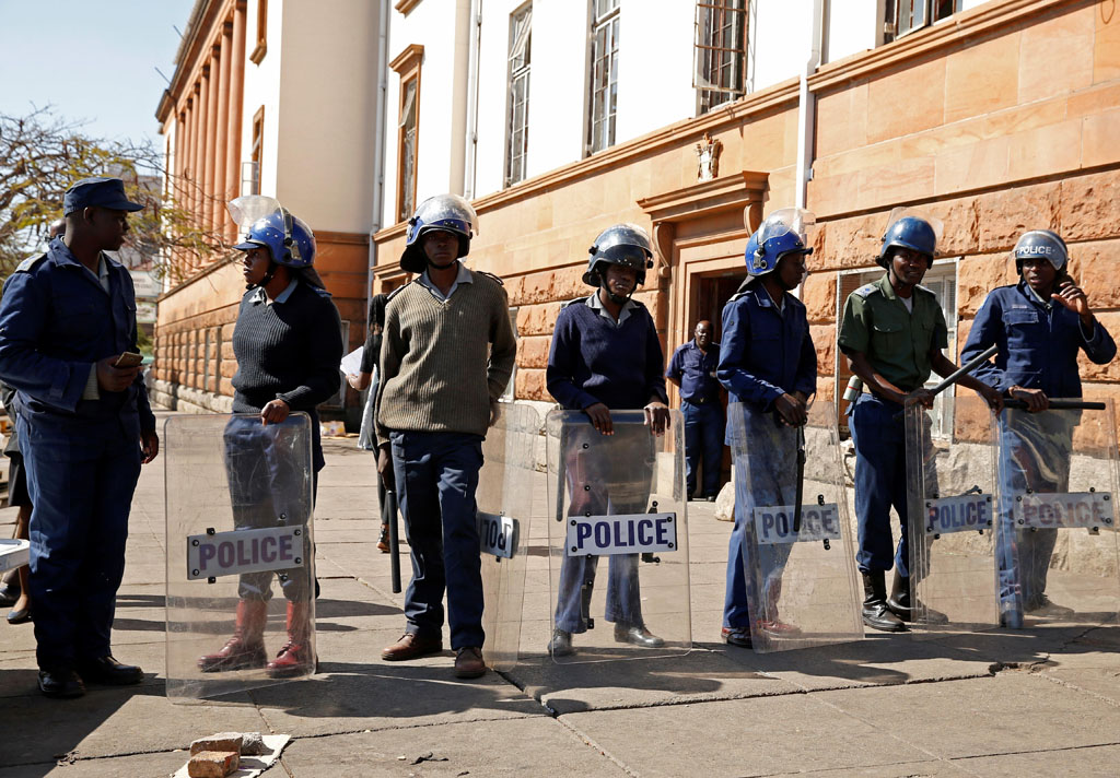 Riot police officers keep watch outside the Tredgold Building Magistrate court in Bulawayo, Zimbabwe, August 19, 2019. REUTERS/Philimon Bulawayo