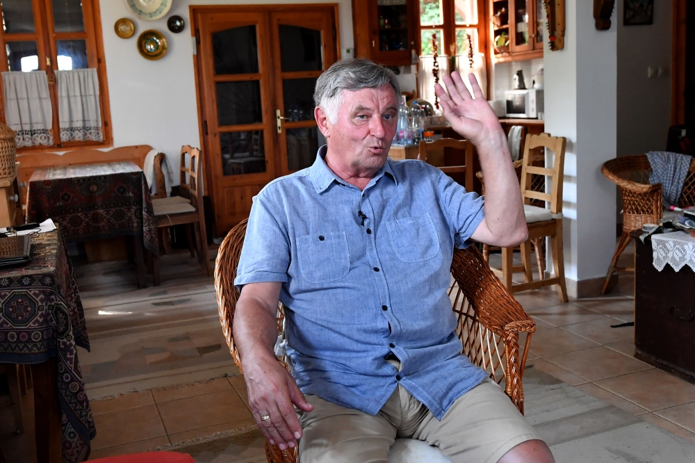 Former Hungarian Prime Minister Miklos Nemeth gestures as he speaks with a journalist during an AFP interview in his summer house close to Tihany at the Balaton Lake on July 30, 2019.  AFP / Attila Kisbenedek