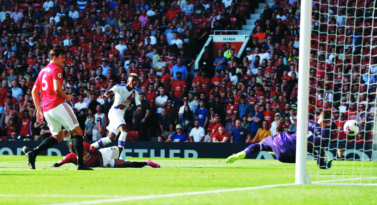 Crystal Palace's Patrick van Aanholt scores their second goal. (Action Images via Reuters/Paul Childs) 