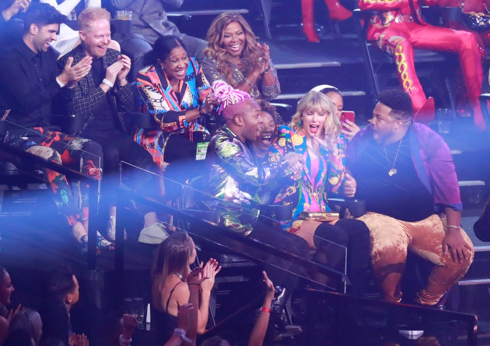 Taylor Swift reacts after winning Video of the Year Award. REUTERS/Lucas Jackson