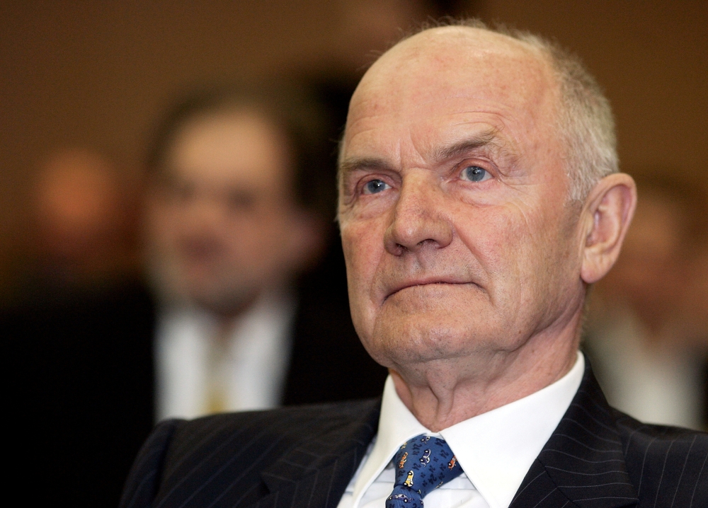 Ferdinand Piech, chairman of the supervisory board of German car manufacturer Volkswagen AG, waits for the start of a trial at the district court in Brunswick (Braunschweig) January 9, 2008.  Reuters/Fabian Bimmer