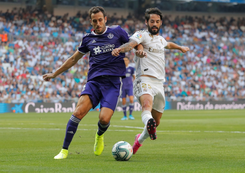 Real Valladolid's Kiko Olivas in action with Real Madrid's Isco REUTERS/Juan Medina
