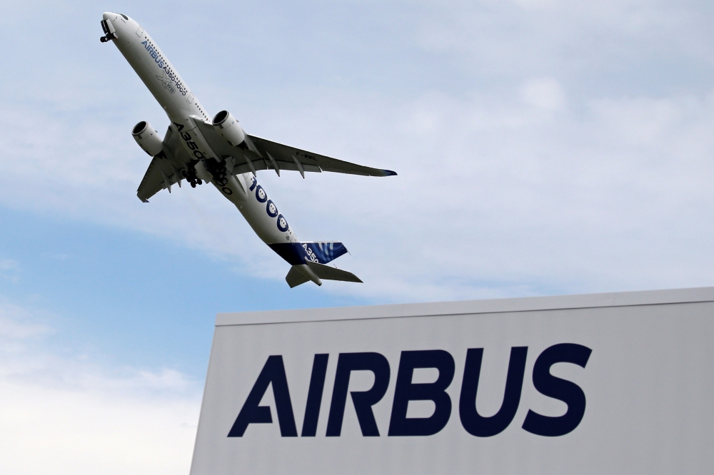An Airbus A350-1000 performs during the 53rd International Paris Air Show at Le Bourget Airport near Paris, June 18, 2019. Reuters / Pascal Rossignol