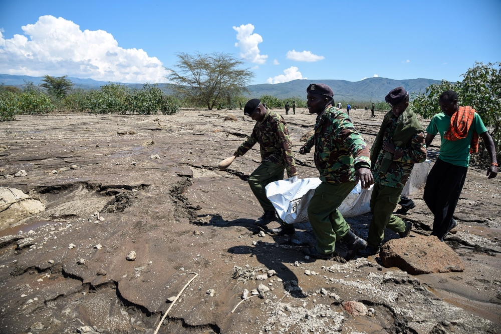 Rescue team carry bodies of 7 tourists retrieved at Suswa area of Nakuru County on September 2, 2019 after they were swept by flash floods the day before inside while hiking a gorge at Hells Gate National Park in Naivasha, Nakuru. / AFP / Suleiman MBATIAH
