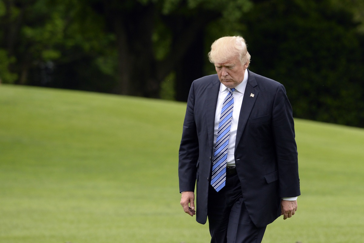 Donald Trump exits Marine One on the South Lawn of the White House on May 13, 2017. AFP /  Olivier Douliery
 