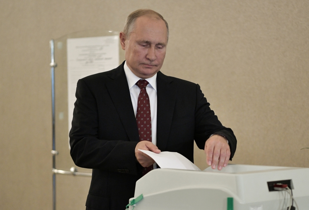 Russia's President Vladimir Putin casts his ballot at a polling station during the Moscow city parliament election in Moscow, Russia September 8, 2019. Sputnik/Alexei Nikolsky/Kremlin via REUTERS