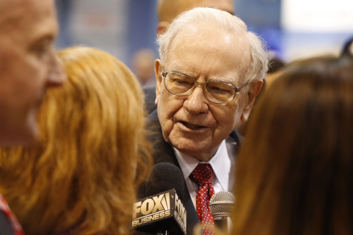 Warren Buffett talks to reporters as he tours the exhibit hall during the Berkshire Hathaway Annual Shareholders Meeting at the CenturyLink Center in Omaha, Nebraska, April 30, 2016. Reuters/Ryan Henriksen