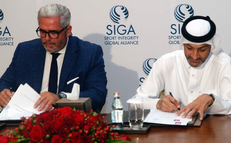 QSL’s CEO Hani Taleb Ballan and SIGA’s CEO Emmanuel Medeiros signing the agreement.
