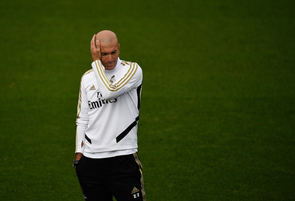  Real Madrid's French coach Zinedine Zidane attends a training session at the Ciudad Real Madrid training ground in Valdebebas, Madrid on September 21, 2019 on the eve of the Spanish League football match against Sevilla. / AFP / PIERRE-PHILIPPE MARCOU