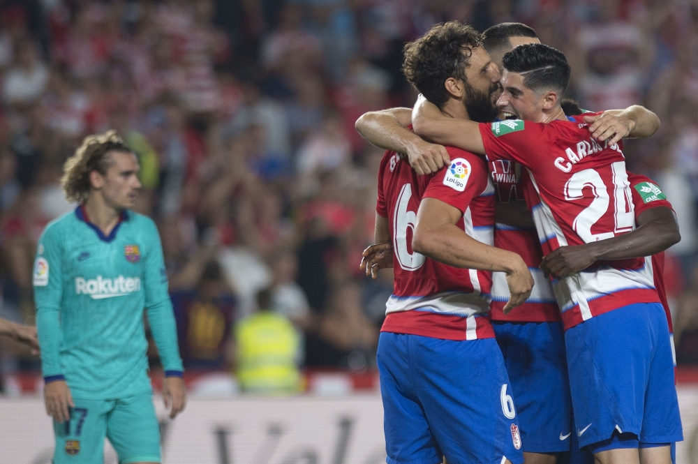 Granada's players celebrate their win at the end of the Spanish league football match between Granada FC and FC Barcelona at Nuevo Los Carmenes stadium in Granada on September 21, 2019. / AFP / JORGE GUERRERO
