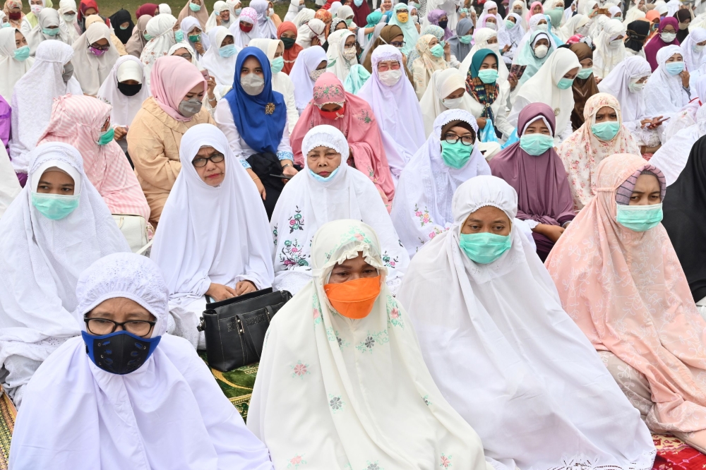 Indonesians gather for special prayers asking for rain in Pekanbaru, Riau province on September 13, 2019, as smog from rainforest fires envelop the Southeast Asian region. AFP/Adek Berry