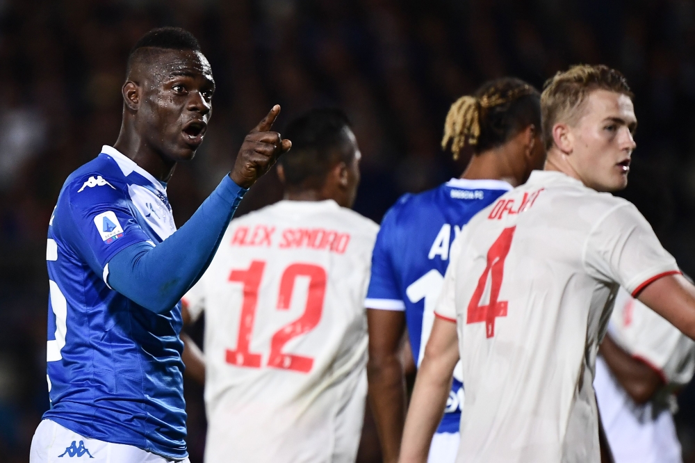 Brescia's Italian forward Mario Balotelli gestures towards Juventus fans during the Italian Serie A football match Brescia vs Juventus on September 24, 2019 at the Mario-Rigamonti stadium in Brescia. / AFP / Marco Bertorello