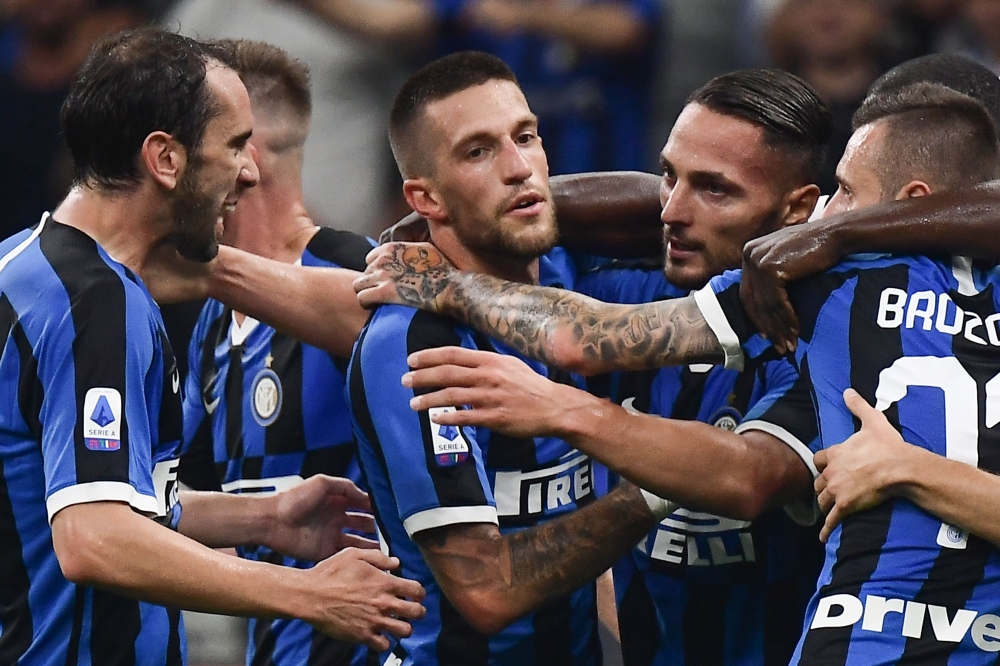 Inter Milan's Italian defender Danilo D'Ambrosio (2ndR) celebrates with (FromL) Inter Milan's Uruguayan defender Diego Godin, Inter's Italian defender Cristiano Biraghi and Inter Milan's Croatian defender Marcelo Brozovic after opening the scoring during 