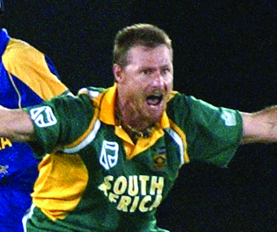 South African bowler Lance Klusener (R) unsuccesfully appeals for a Leg Before Wicket (LBW) as Sri Lankan batsman Marvan Atapattu (L) looks on during the third ODI cricket match between South Africa and Sri Lanka in Dambulla on August 25, 2004. AFP / Sena