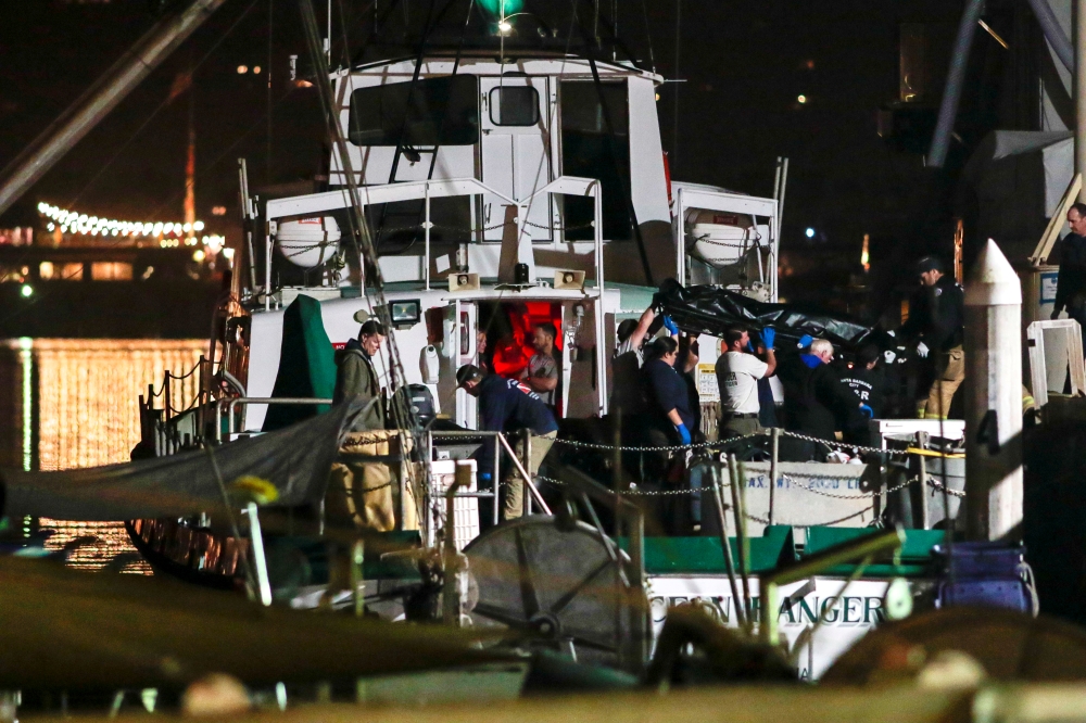Rescue personnel return to shore with the victims of a pre-dawn fire that sank a commercial diving boat off the coast of Santa Barbara, California, September 2, 2019. Reuters / Kyle Grillot