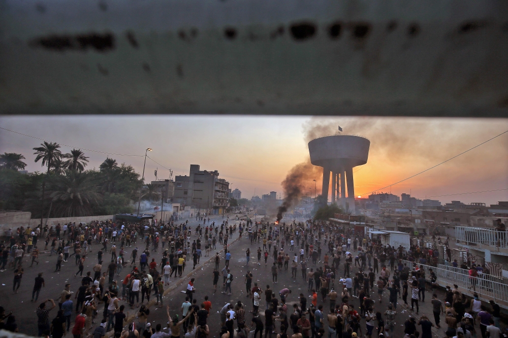 Iraqi protesters gather during a demonstration against state corruption, failing public services and unemployment at Tayaran square in Baghdad on October 2, 2019.  AFP / Ahmad Al-Rubaye
 