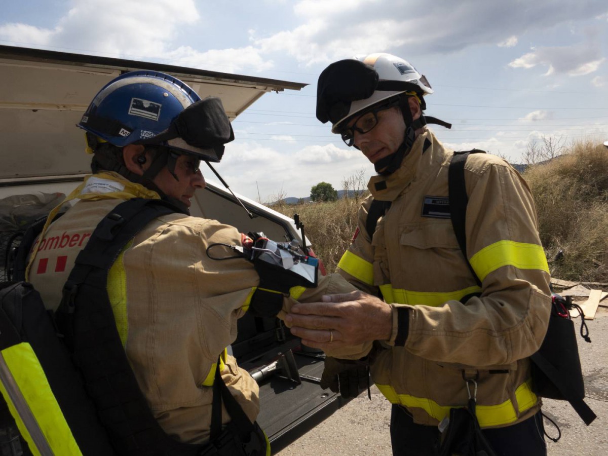 Firefighter Joan Herrera and nurse Vicenç Ferrés Padró of Prometeo test their technology to track health risks in the field, in Catalonia, Spain (IBM photo) 