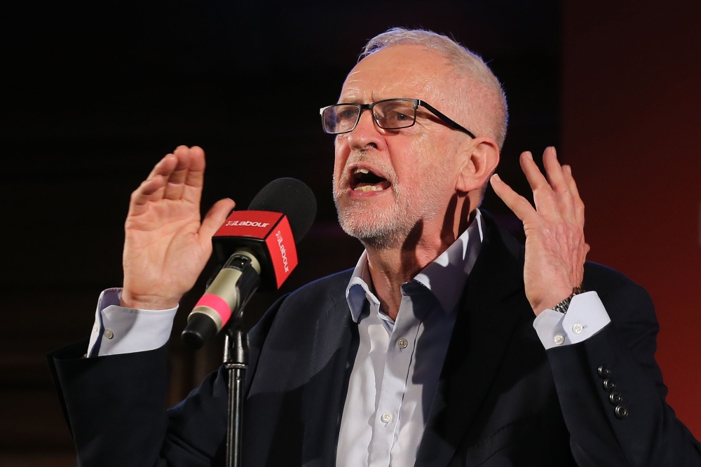 Britain's main opposition Labour Party leader Jeremy Corbyn speaks during a rally in central London on October 14, 2019, following the State Opening of Parliament. / AFP / ISABEL INFANTES 