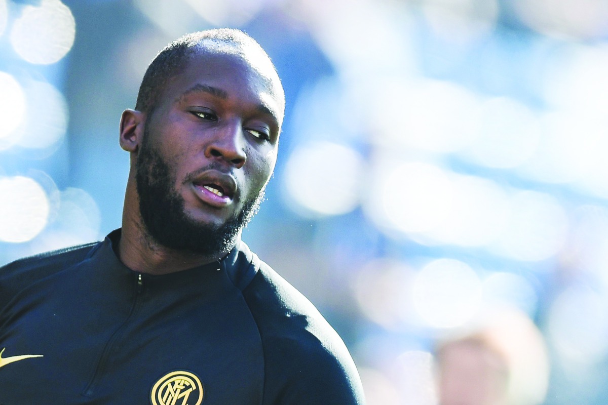 Inter Milan's Belgian forward Romelu Lukaku warms up prior to the Italian Serie A football match Sassuolo vs Inter Milan on October 20, 2019 at the Mapei stadium in Reggio-Emilia. AFP / Miguel Medina
