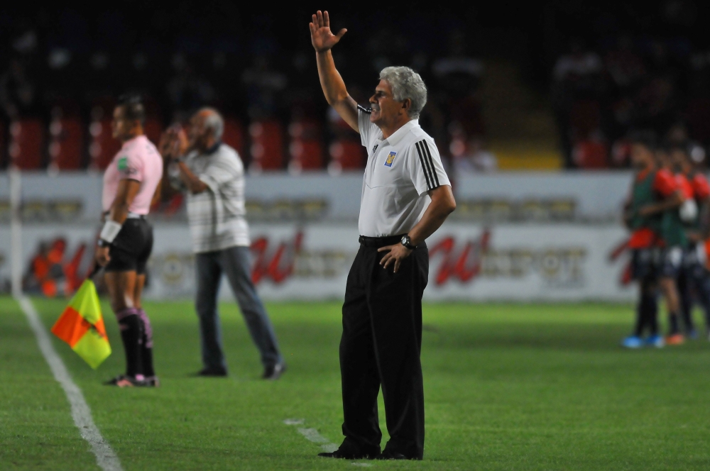 Ricardo Ferreti coach of Tigres gestures during the match against Veracruz during the Mexican Apertura 2019 tournament football match at Luis Pirata Fuente stadium in Veracruz on October 18, 2019.  AFP / Victor Cruz 