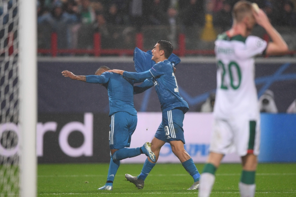 Juventus' Brazilian forward Douglas Costa celebrates with Juventus' Argentine forward Paulo Dybala after scoring a goal during the UEFA Champions League group D football match between FC Lokomotiv Moscow and Juventus at Moscow's RZD Arena stadium on Novem