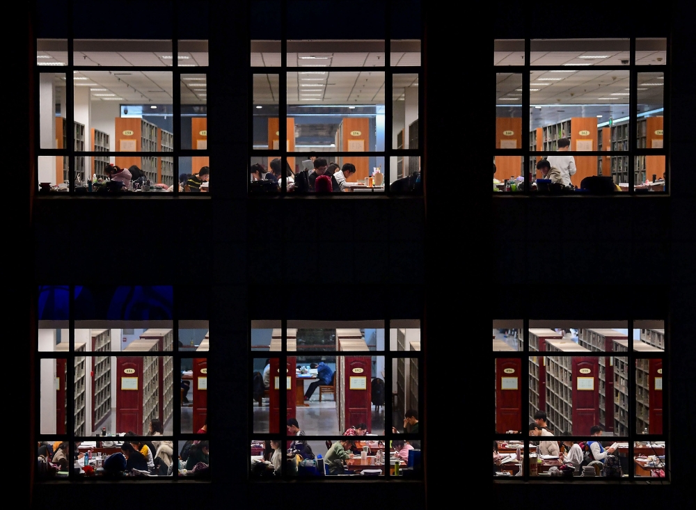 (FILES) This file photo taken on December 18, 2018 shows university students preparing for the upcoming National Entrance Examination for Postgraduate (NEEP) at a library of the Shenyang Agricultural University in Shenyang, China's northeastern Liaoning p