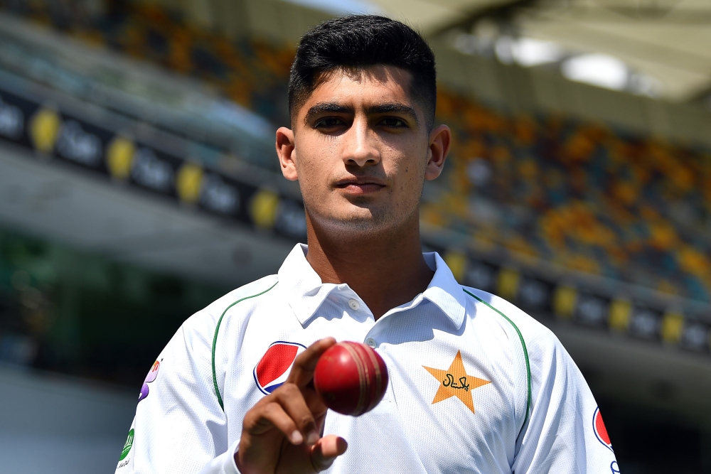 Pakistan's 16-year-old paceman Naseem Shah tosses the ball during a training session at Gabba in Brisbane on November 20, 2019, ahead of the first cricket Test match against Australia. / AFP / AFP / Saeed KHAN /