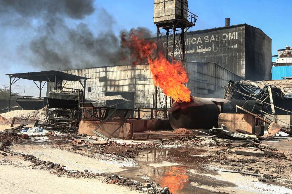 A burning gas tank at the scene of a fire at a tile manufacturing unit in an industrial zone in sudan's north Khartoum. December 3, 2019 / AFP / Ebrahim HAMID