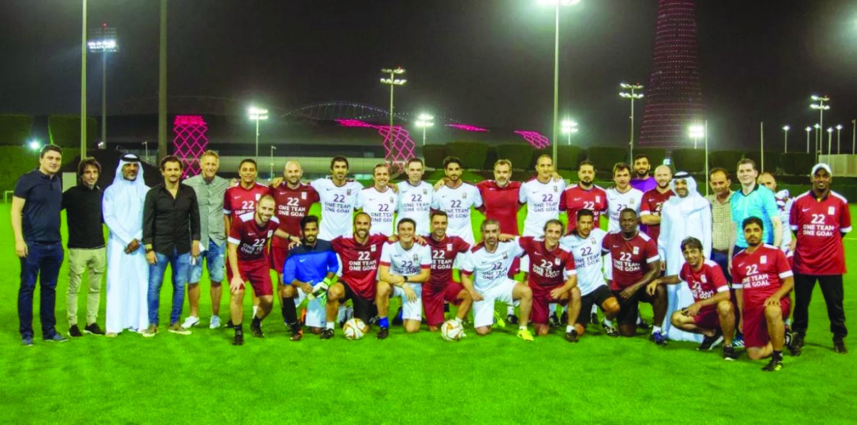 QSL coaches and officials pose for a group photo.