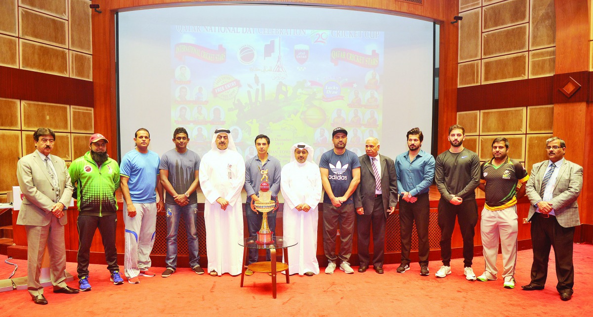 QCA President Yousef Jeham Al Kuwari is seen with former Pakistan captain Salman Butt (sixth left) and other players and officials at the Qatar Olympic Committee headquarters in Doha yesterday.