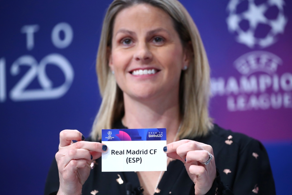  Kelly Smith draws Real Madrid REUTERS/Denis Balibouse
