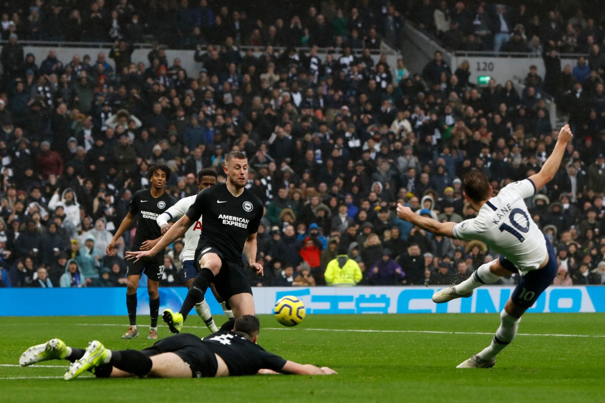 Tottenham Hotspur's English striker Harry Kane (R) scores his team's first goal during the English Premier League football match between Tottenham Hotspur and Brighton and Hove Albion at Tottenham Hotspur Stadium in London, on December 26, 2019.  AFP / To
