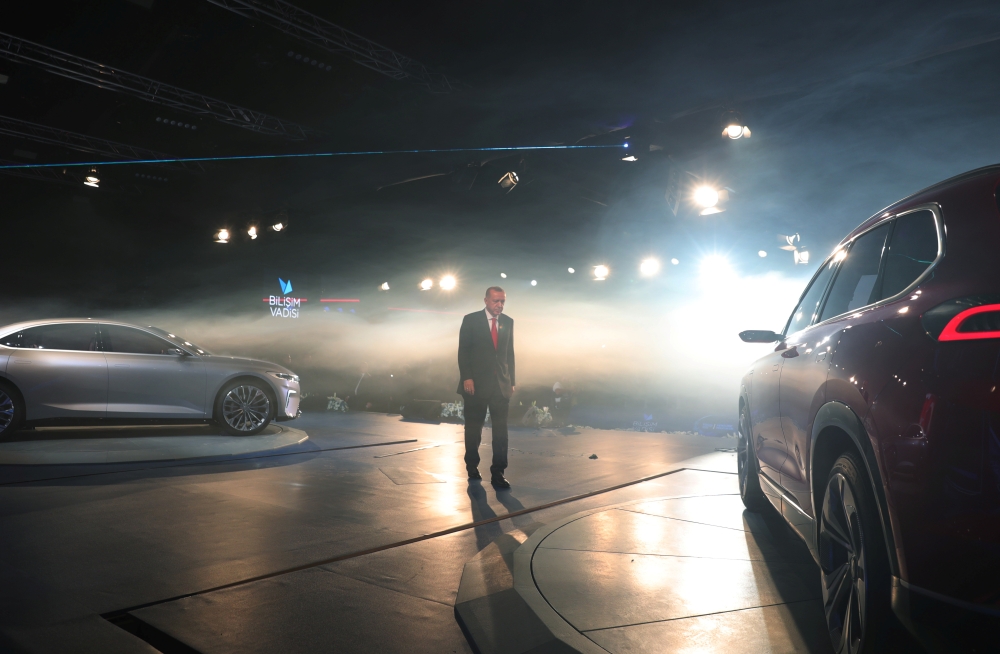 Turkish President Tayyip Erdogan unveils theÊdomestic electric car project in Gebze, Turkey, December 27, 2019. Murat Cetinmuhurdar/Presidential Press Office/Handout via Reuters