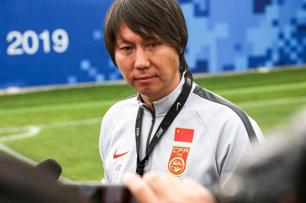 This photo taken on November 6, 2019 shows Li Tie, then head coach of the Chinese national men's football selection team, taking part in a training session in Wuhan in China's central Hubei province./ AFP / STR