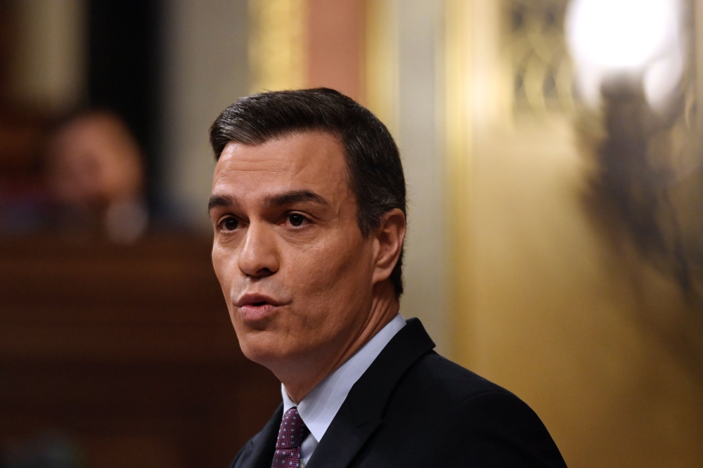 Spanish caretaker prime minister, socialist Pedro Sanchez, delivers a speech during the first day of a parliamentary investiture debate to vote for a premier at the Spanish Congress (Las Cortes) in Madrid on January 4, 2020. / AFP / PIERRE-PHILIPPE MARCOU