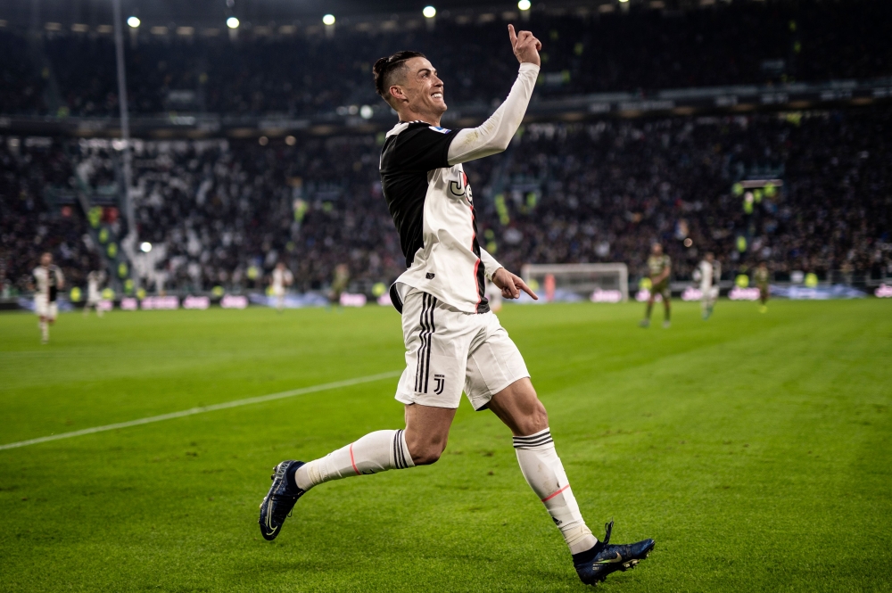 Juventus' Portuguese forward Cristiano Ronaldo celebrates after scoring his third goal during the Italian Serie A football match Juventus vs Cagliari on January 6, 2020 at the Juventus Allianz stadium in Turin. / AFP / Marco BERTORELLO