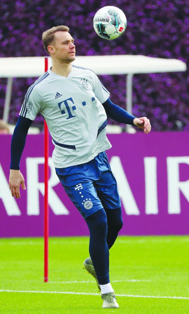 Bayern Munich's German goalkeeper Manuel Neuer takes part in a training session during the team's winter camp in the Qatari capital Doha, on January 5, 2020. AFP / Karim Jaafar
